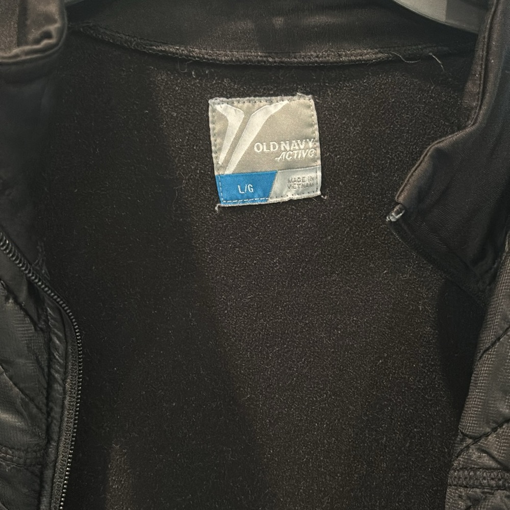 Old Navy Active size large stretchy black jacket with quilted front - Picture 4 of 4